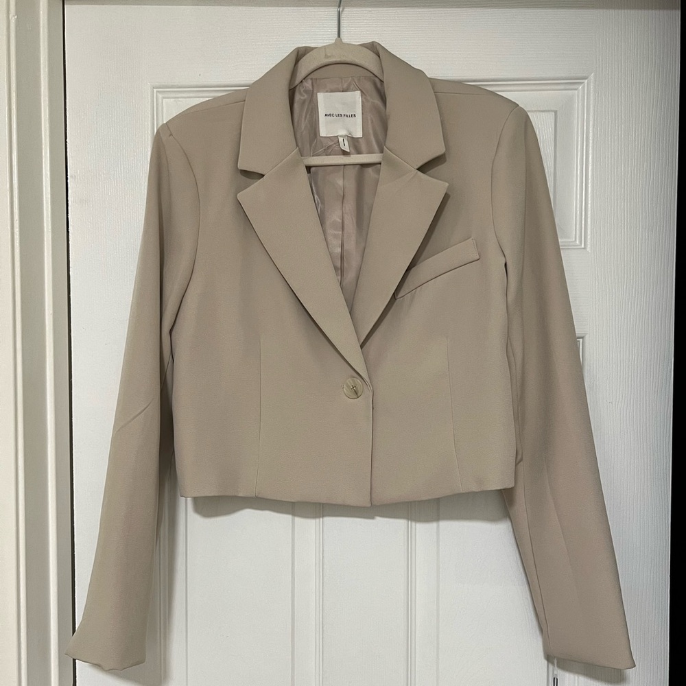 NWT Avec Les Filles Beige Tan Cropped Blazer, Medium